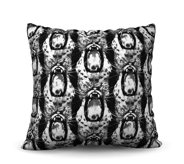 Predator - Noir Pillow Cover